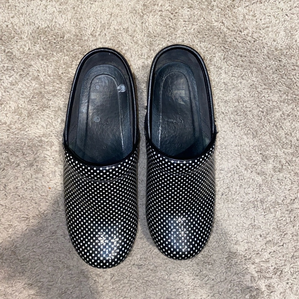 Black and white size 40 Danskos